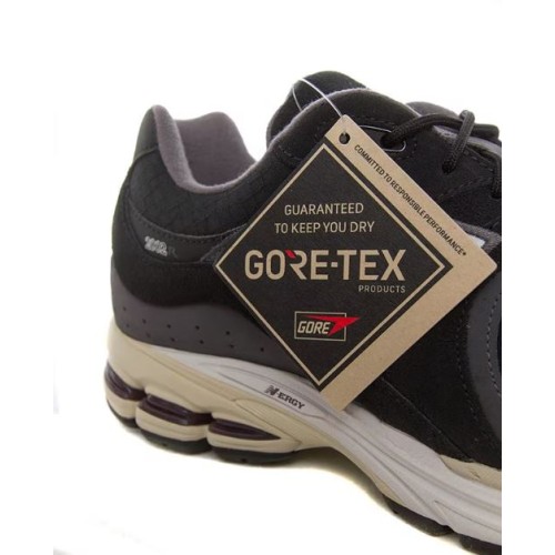 New Balance 2002R Gore-tex